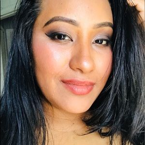 Meet your Posher, Damaris